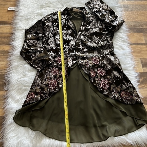 CHICO'S Floral Velvet Jacket Ambered Olive
Open Front size:1 - Picture 7 of 8